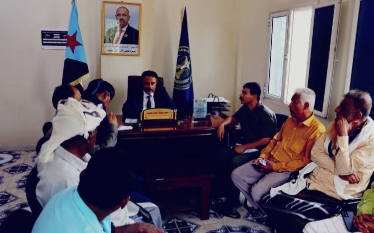رئيس تنفيذية انتقالي أبين يلتقي تكتل الأحزاب السياسية ومديري عام الضرائب و الواجبات بالمحافظة