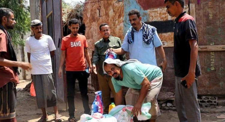 انتقالي لحج يدشن توزيع سلال غذائية للمتضررين من السيول في الوهط