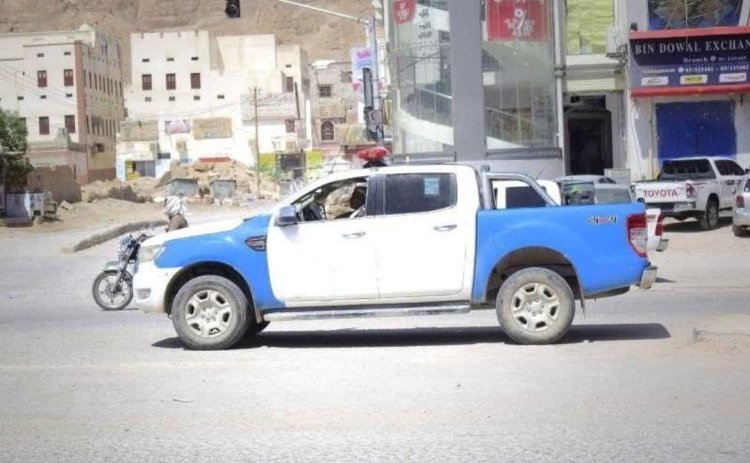 شرطة مديرية سيئون تحيل عصابة يقومون بالنصب والاحتيال على المواطنين إلى النيابة العامة