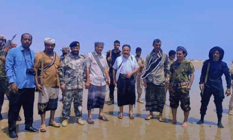 انتقالي أحور والسلطة المحلية يبحثان مع رئيس انتقالي أبين أسباب إيقاف السفينة الهندية