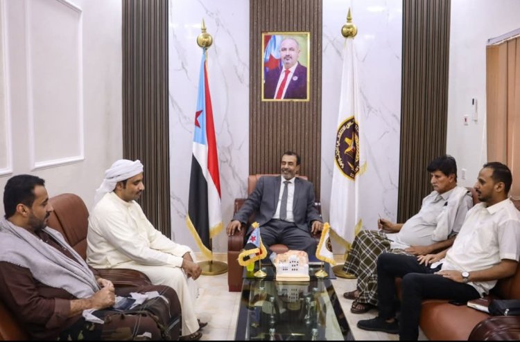 فريق التوجيه والرقابة الرئاسي يناقش مع الشيخ بريك صمودة أوضاع المناطق الشمالية الغربية بمحافظة المهرة