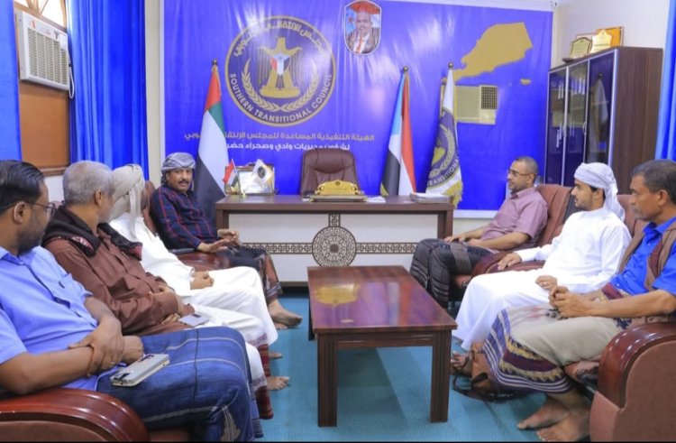 الناطق الرسمي للمجلس الانتقالي يزور مقر تنفيذية انتقالي وادي وصحراء حضرموت