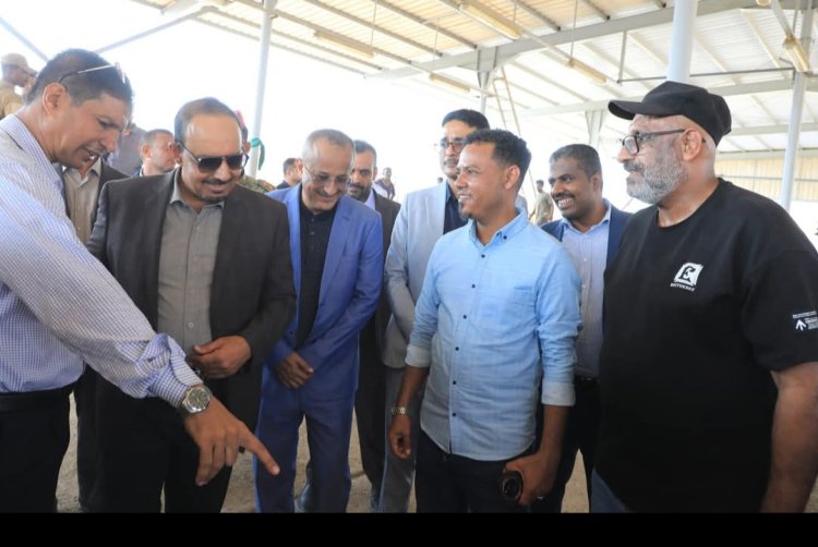 محافظ حضرموت يتفقد منشأة غاز بروم ويؤكد على أهمية تطوير قدراتها الإنتاجية والخزنية