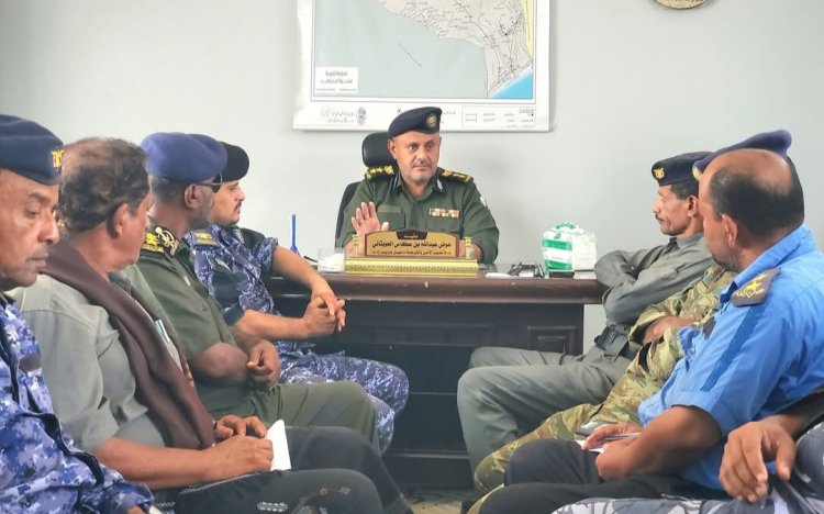 مدير أمن غيل باوزير يعقد اجتماعاً لمناقشة المستجدات الأمنية بالمديرية