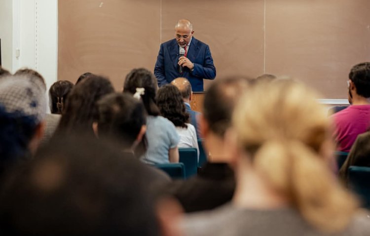 الرئيس الزُبيدي في جلسة حوارية بجامعة كولومبيا: لا سلام في اليمن دون حل الدولتين وضمان حق الجنوب في تقرير المصير