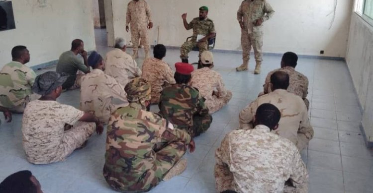 التوجية المعنوي بخفر السواحل بحضرموت يرسّخ قيم الأنضباط العسكري بمحاضرة توعوية لمنتسبي موقع بقشان بقطاع الشحر