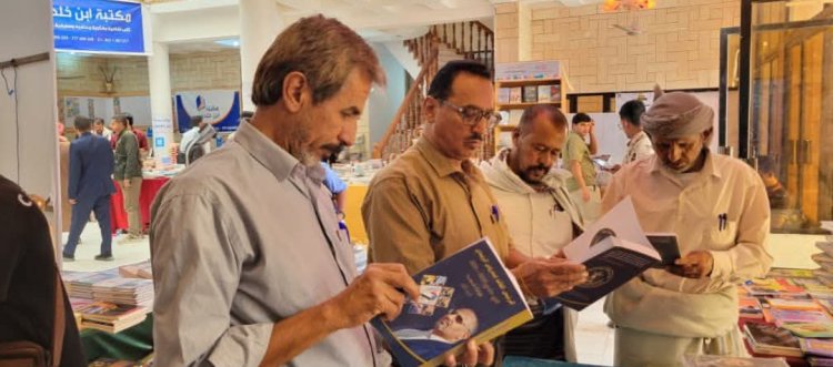 رئيس تنفيذية انتقالي عتق يزور معرض شبوة للكتاب
