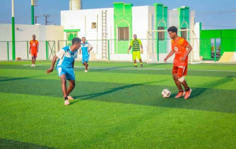 تعادل مثير بين فريق قيادة المنطقة وفريق لواء الريان في ودية كروية عسكرية بالمكلا