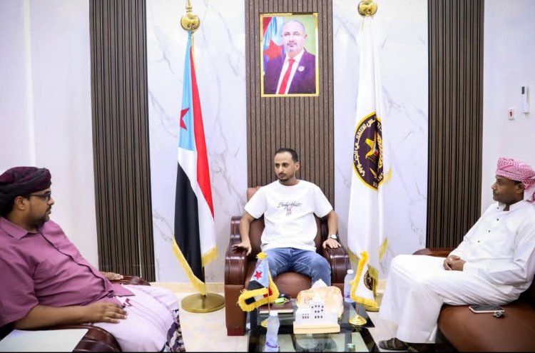 فريق التوجيه والرقابة الرئاسي يناقش تطوير العمل التنظيمي وتكثيف الأنشطة الشبابية بالمهرة