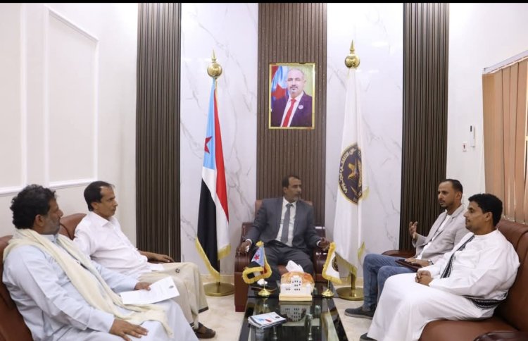 فريق التوجيه والرقابة الرئاسي يبحث مع انتقالي المهرة سبل تعزيز العمل الجماهيري والنقابي والفكري