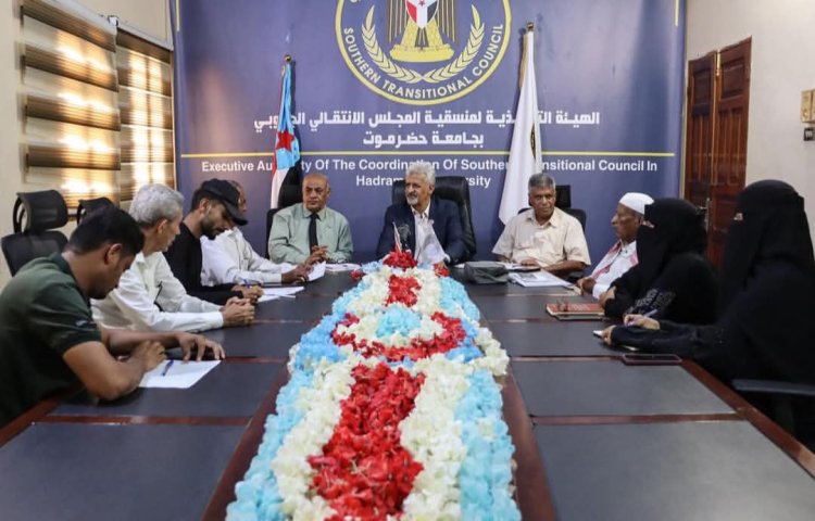 انعقاد الاجتماع الدوري لكلية الآداب بجامعة حضرموت