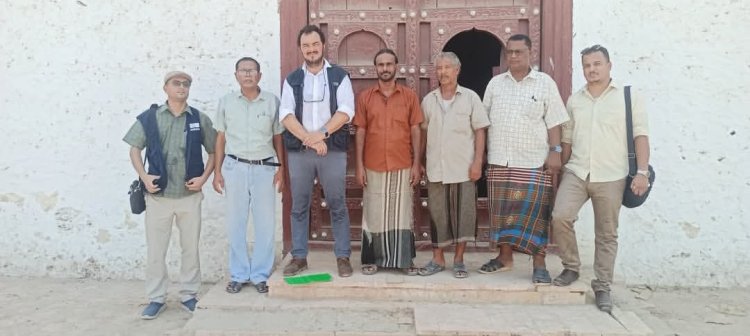 وفد من منظمة اليونسكو ومؤسسة دوعن للعمارة يزور حصن بن عياش بالشحر تمهيدا لانطلاق مشروع ترميم الحصن