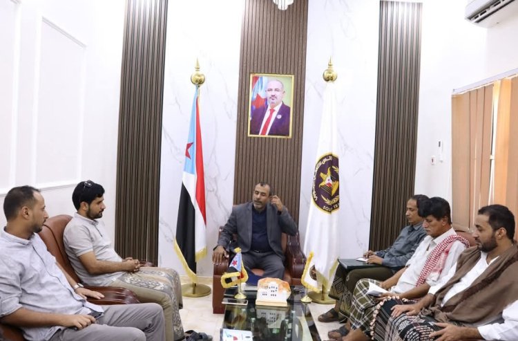 فريق التوجيه الرئاسي بالمهرة يبحث مع مركز اللغة المهرية جهود تعزيز اللغة وإحياء يومها السنوي