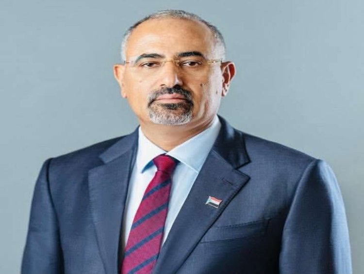 الرئيس الزُبيدي يُعزّي في وفاة الشيخ محمد الزويدي