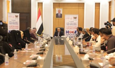 محافظ حضرموت يدشّن فعاليات "الشهر الوردي" ضمن الحملة العربية لمكافحة سرطان الثدي