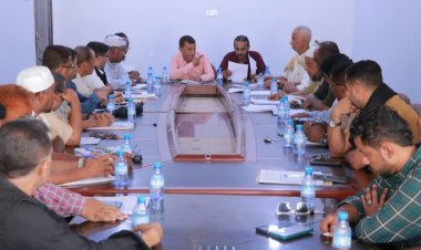 تنفيذي الشحر دورتيه الثامنة والتاسعة لعام 2025 يناقش جملة من تقارير المكاتب التنفيذية