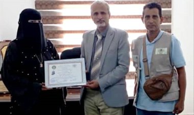 مؤسسة امل تكرم الوكيل الشبحي تقديرا لدعمه الانسان ورعايته للايتام