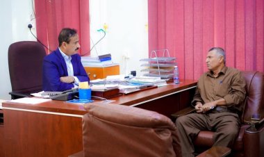 المحافظ بن الوزير يؤكد أن مشروع الصرف الصحي لمدينة عتق أولوية استراتيجية للسلطة المحلية