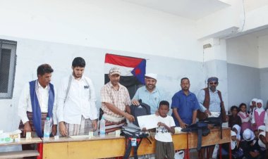 انتقالي المحفد يتفقد سير العملية التعليمية ويشهد الحفل التكريمي لأوائل الطلاب بمدرسة الشهيد شلال