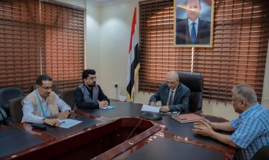 وزير المياه والبيئة يوقع اتفاقيتين لتنفيذ مشاريع في مأرب وأبين