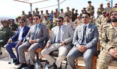 فريق التوجيه والرقابة الرئاسي يدشن دورة تدريبية لتأهيل وهيكلة قوات اللواء الأول مشاة بحري بسقطرى