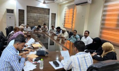 معاوية يترأس اجتماعا لجنة المناقصة رقم “10” أحد مشاريع البرنامج الاستثماري لعام 2025