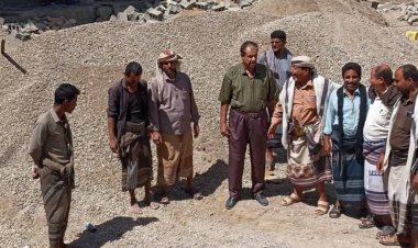 الوكيل الفاطمي يتفقد سير العمل في مشروع مدرسة الفقيد البحري بمديرية بيحان