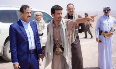 محافظ شبوة يوجه باعتماد إنشاء مدرسة وخزان مياه في منطقة لَجَب بمديرية عتق