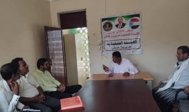 فريق التوجيه والرقابة الرئاسي يلتقي بالهيئة التنفيذية لانتقالي خنفر ويطلع على سير عملها التنظيمي