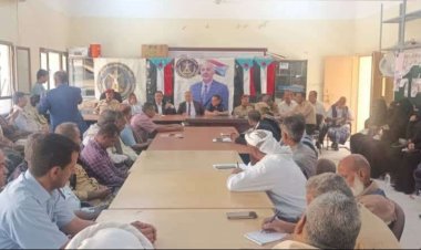 فريق التوجيه والرقابة الرئاسي يعقد لقاءً مشتركًا مع قيادتي الانتقالي والسلطة المحلية في الحبيلين