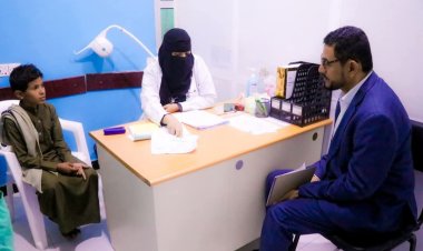 محافظ شبوة يوجه بسرعة تشغيل قسم العيون بمستشفى الأمومة لتعزيز الرعاية الصحية