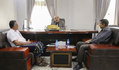 المدير باعباد يناقش أوضاع القطاع التربوي والتعليمي وسير العملية التعليمية بمديرية أرياف المكلا