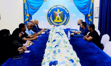 فريق التوجيه والرقابة الرئاسي يبحث مع وفد المعهد الأوروبي للسلام مستجدات الأوضاع في حضرموت