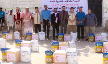 استمراراً للدعم الإنساني الإماراتي.. توزيع مساعدات غذائية لمرضى مركز الأورام بشبوة