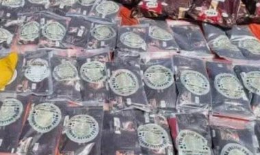 ‏الحملة الأمنية المشتركة تضبط قارب تهريب يحمل طنًّا من المواد المخدرة، في منطقة خور عميرة، بالقرب من باب المندب.