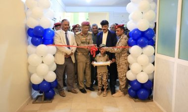 قائد المنطقة العسكرية الثانية يفتتح ٣ أقسام جديدة بمستشفى ٢٤ إبريل العسكري في المكلا
