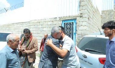 رئيس هيئة الإعلام والثقافة يقدم واجب العزاء والمواساة لأسرة المناضل كمال الجبني