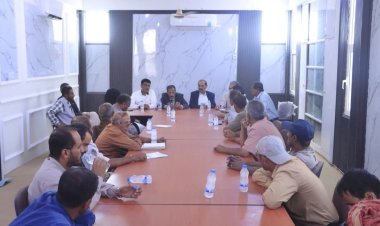 فريق التوجيه والرقابة الرئاسي يلتقي المكتب التنفيذي بمديرية عتق