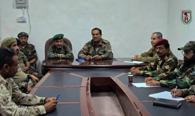 قائد قوات دفاع شبوة العميد الركن علي صالح الكليبي يعقد اجتماعاً لرفع الجاهزية الدفاعية ومواجهة التهديدات
