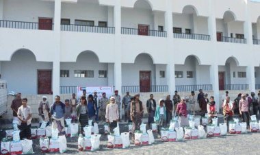 تدشين توزيع السلل الغذائية لأسر الشهداء بالمحفد