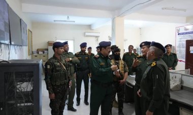 وزير الداخلية يشيد بجهود الأجهزة الأمنية بساحل حضرموت ويدشن نظام الاتصالات للقيادة والسيطرة