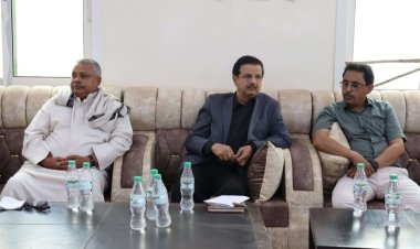 فريق التوجيه والرقابة الرئاسي يلتقي لجنة التنمية بسقطرى ويؤكد أهمية توحيد الجهود لخدمة المحافظة