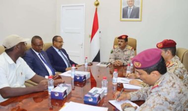 وزير الدفاع يبحث مع السفير الصومالي التعاون المشترك