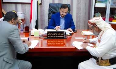 المحافظ بن الوزير يصادق على عقد تنفيذ مشروع توسعة المدخل الغربي لمدينة عتق ضمن خطة تطوير البنية التحتية