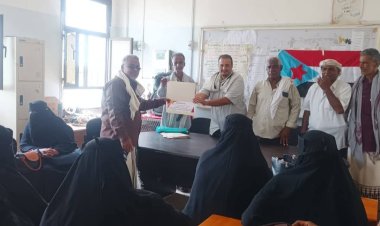 انتقالي خنفر يكرم عدداً من معلمي مدرسة الشهيد عبده هيثم بمدينة الكود