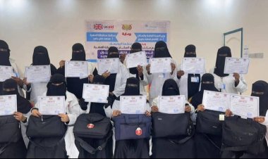 مكتب الصحة بالمهرة يختتم دورة تدريبية للقابلات في مجال الرعاية المجتمعية لصحة الأم والوليد