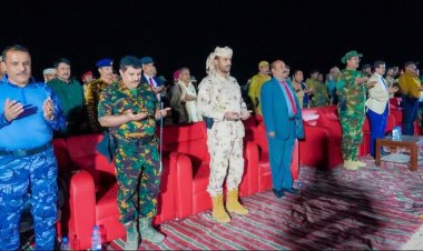 برعاية المحافظ بن الوزير.. شبوة تحتفي بالذكرى الـ62 لثورة 14 أكتوبر وتُحيي الذكرى السنوية الأولى لاستشهاد العقيد السليماني في حفل رسمي مهيب