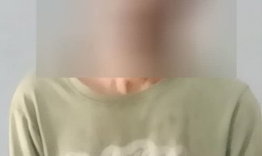 أمن العاصمة عدن يضبط أحد أخطر سارقي محتويات المركبات متلبساً وبحوزته مسروقات.