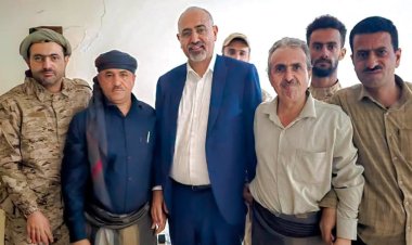 الرئيس الزُبيدي يزور القائد صلاح الشنفرة ويؤكد على وحدة الصف الجنوبي