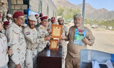 الضالع : بالتزامن مع ذكرى أكتوبر، اللواء الأول صاعقة يكرّم أسر الشهداء وفاءً لتضحيات ذويهم الأبطال